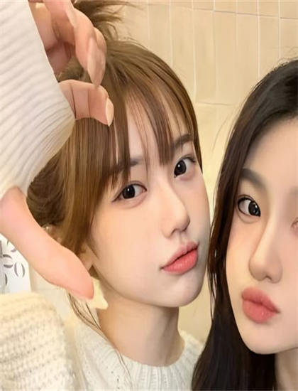 表演艺术解析：《蓝磨房》的彩蛋的隐藏惊喜与粉丝福利 感受表演的情感力量